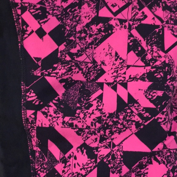 NWOT women’s size medium Nike Dri-Fit capris - Picture 5 of 5